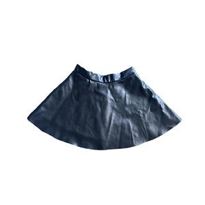 H&M flare faux leather skirt. Zipper back. Adjustment waist. Black. (6)
